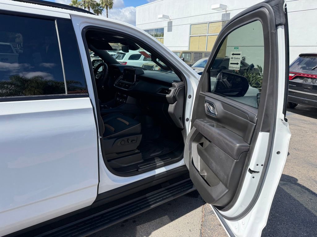 Used 2024 GMC Yukon XL AT4 w/ AT4 Premium Plus Package AWD/4WD image 18