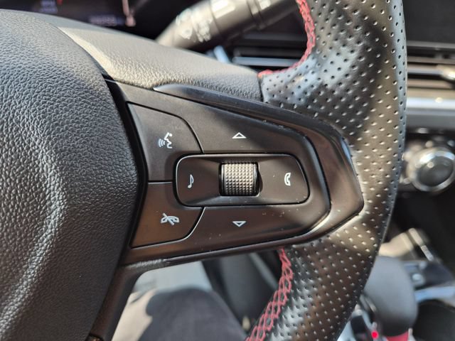 Used 2024 Chevrolet Trax RS w/ Sunroof Package FWD image 20