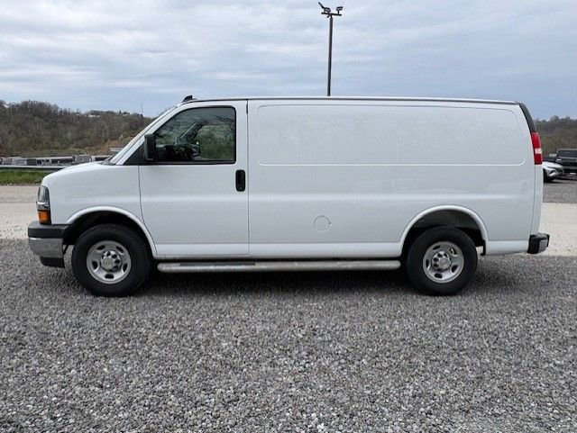 Used 2024 Chevrolet Express 2500 w/ Driver Convenience Package RWD image 6