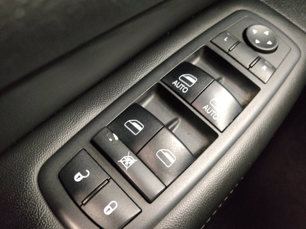 Used 2018 Jeep Grand Cherokee Altitude AWD/4WD image 27