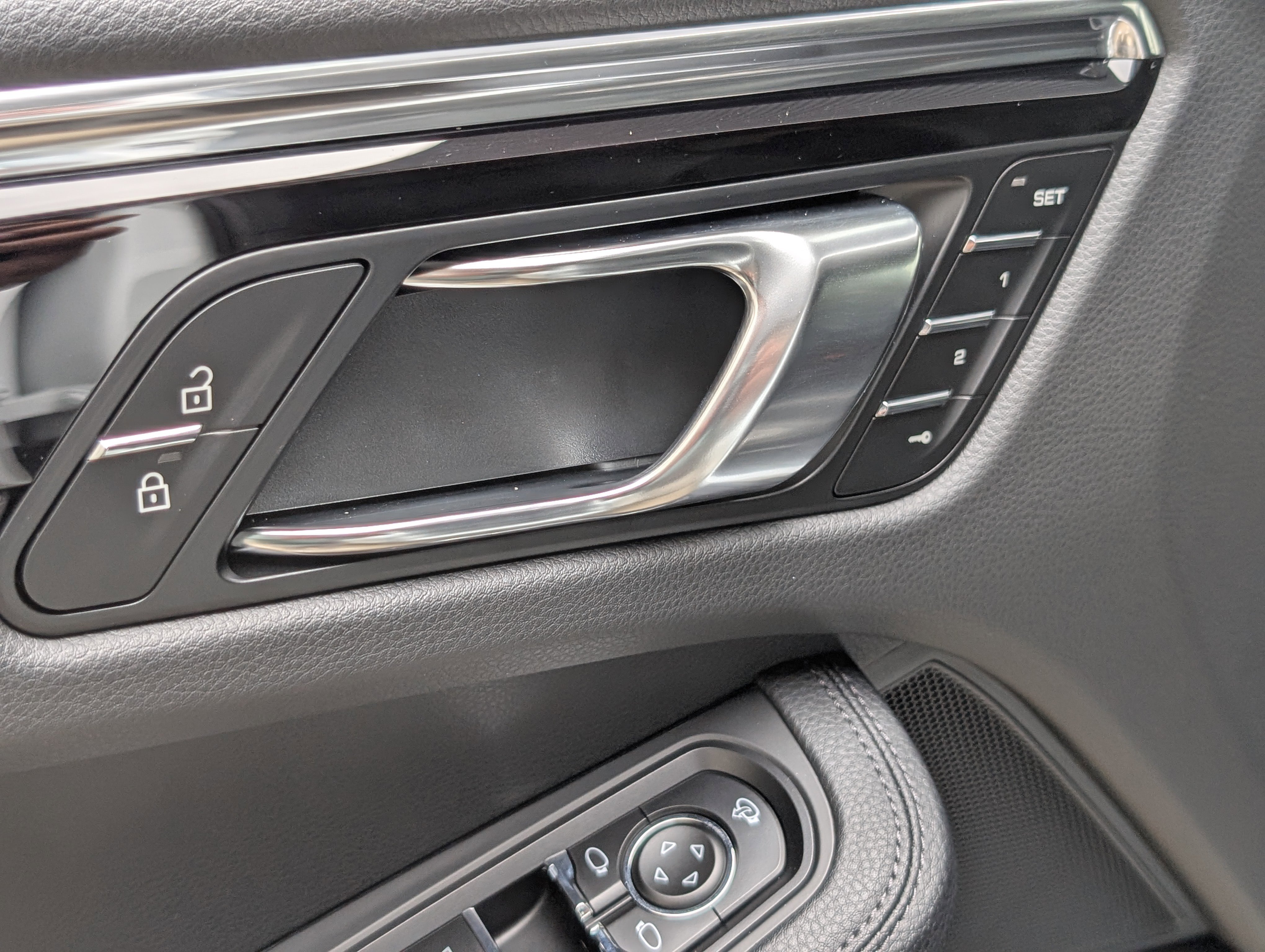 Certified 2025 Porsche Macan image 19