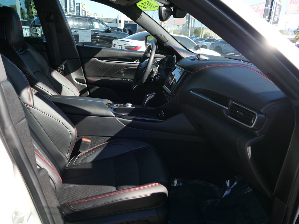 Used 2024 Maserati Levante GT Ultima AWD/4WD image 29