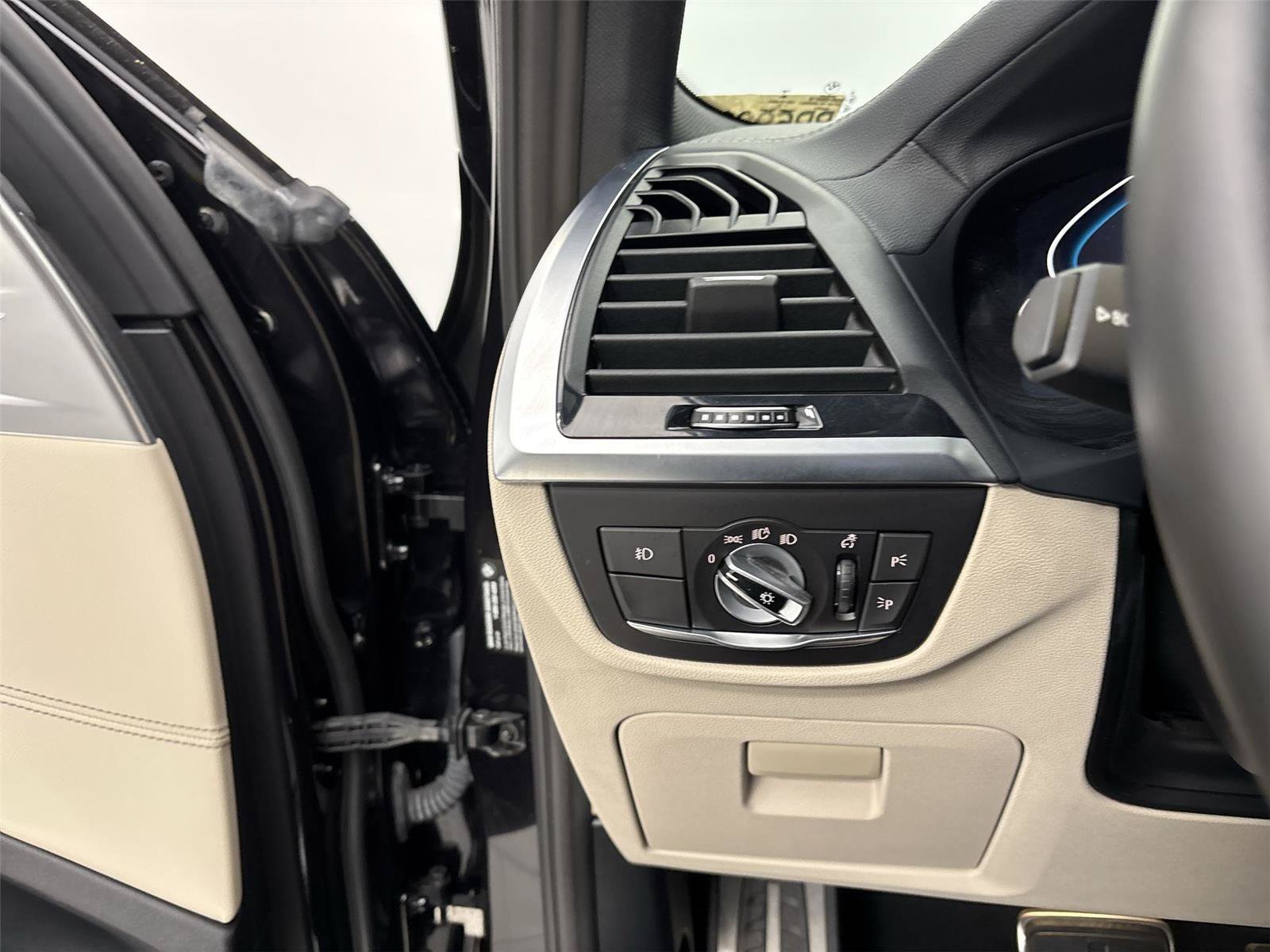 Used 2021 BMW X3 xDrive30e w/ M Sport Package AWD/4WD image 31
