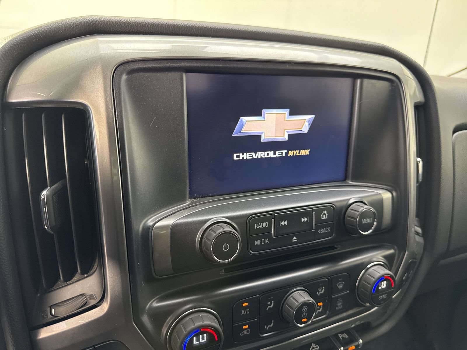 Used 2016 Chevrolet Silverado 2500 LT w/ LT Convenience Package AWD/4WD image 7