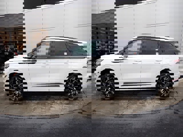 New 2025 Lincoln Aviator Black Label w/ Jet Appearance Package image 2