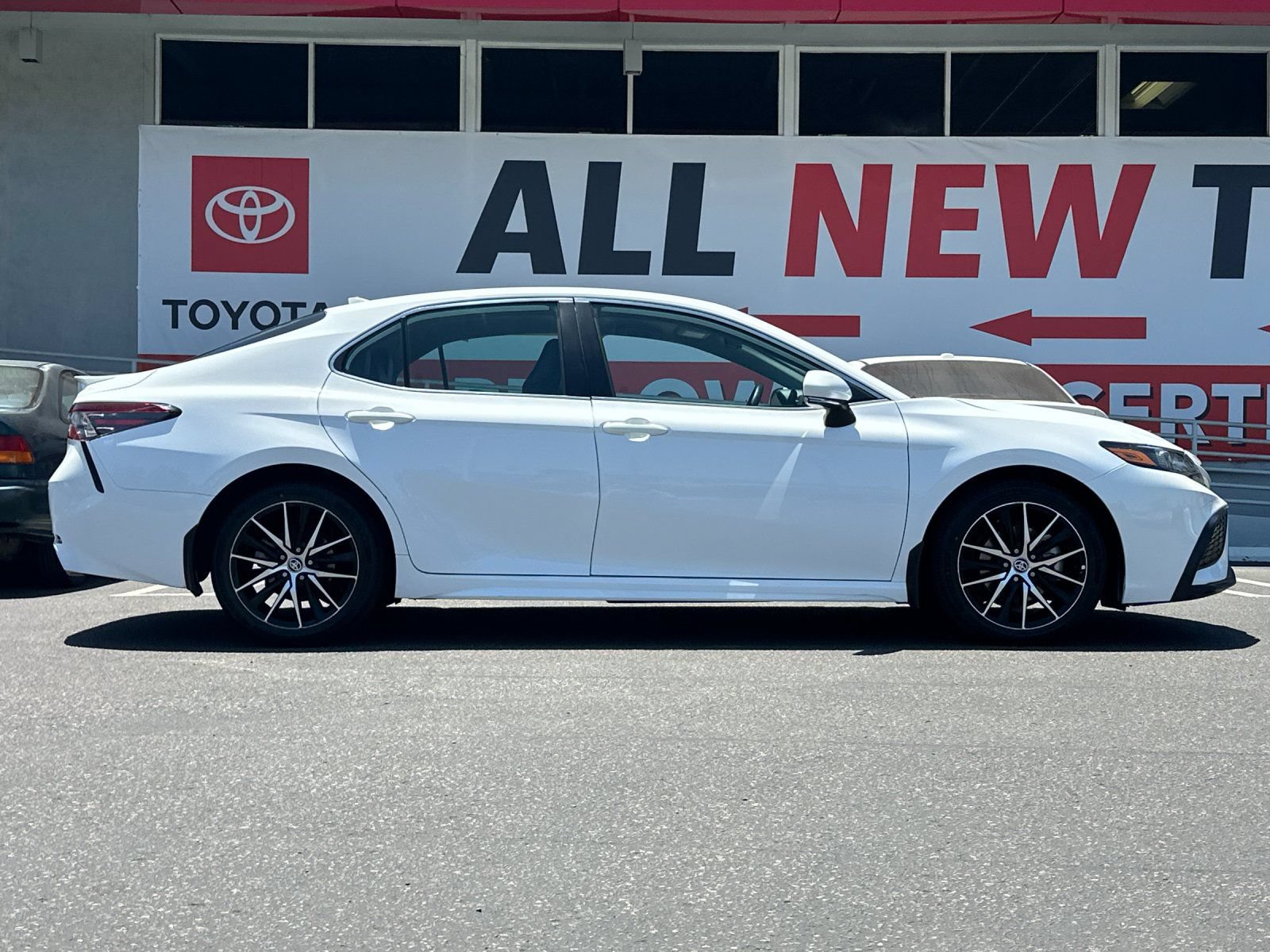 Used 2024 Toyota Camry SE FWD image 6
