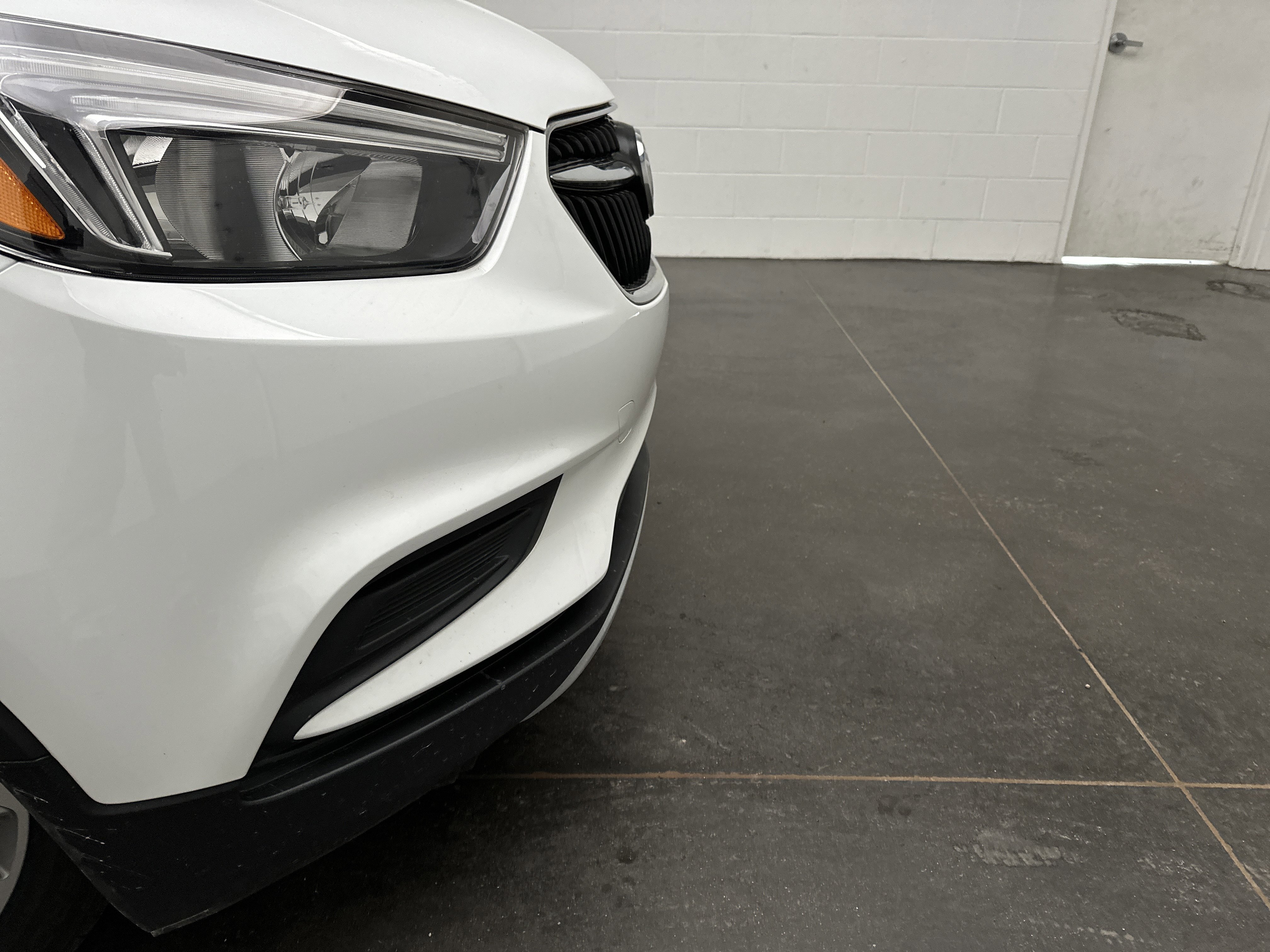 Used 2020 Buick Encore Preferred FWD image 2