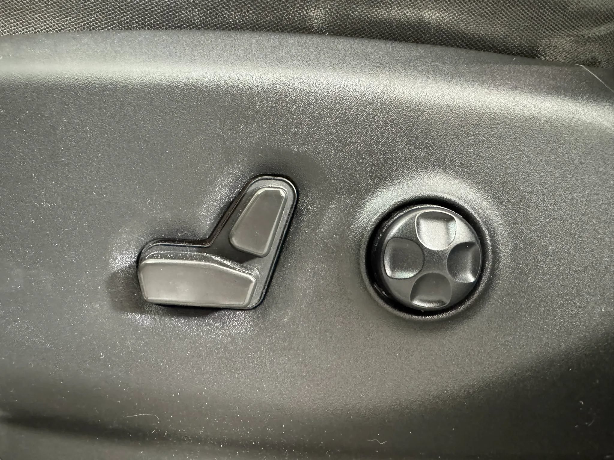 Used 2022 Chrysler Voyager LX FWD image 33