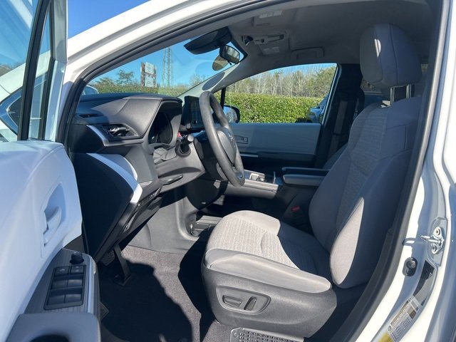 Used 2025 Toyota Sienna LE image 15
