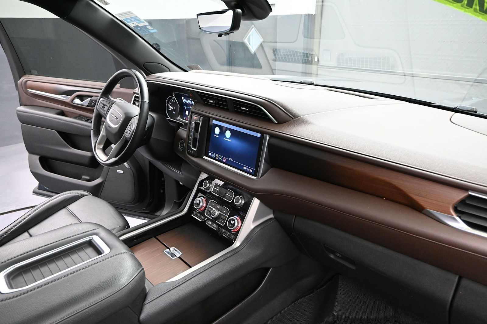 Used 2021 GMC Yukon Denali w/ Denali Premium Package RWD image 38