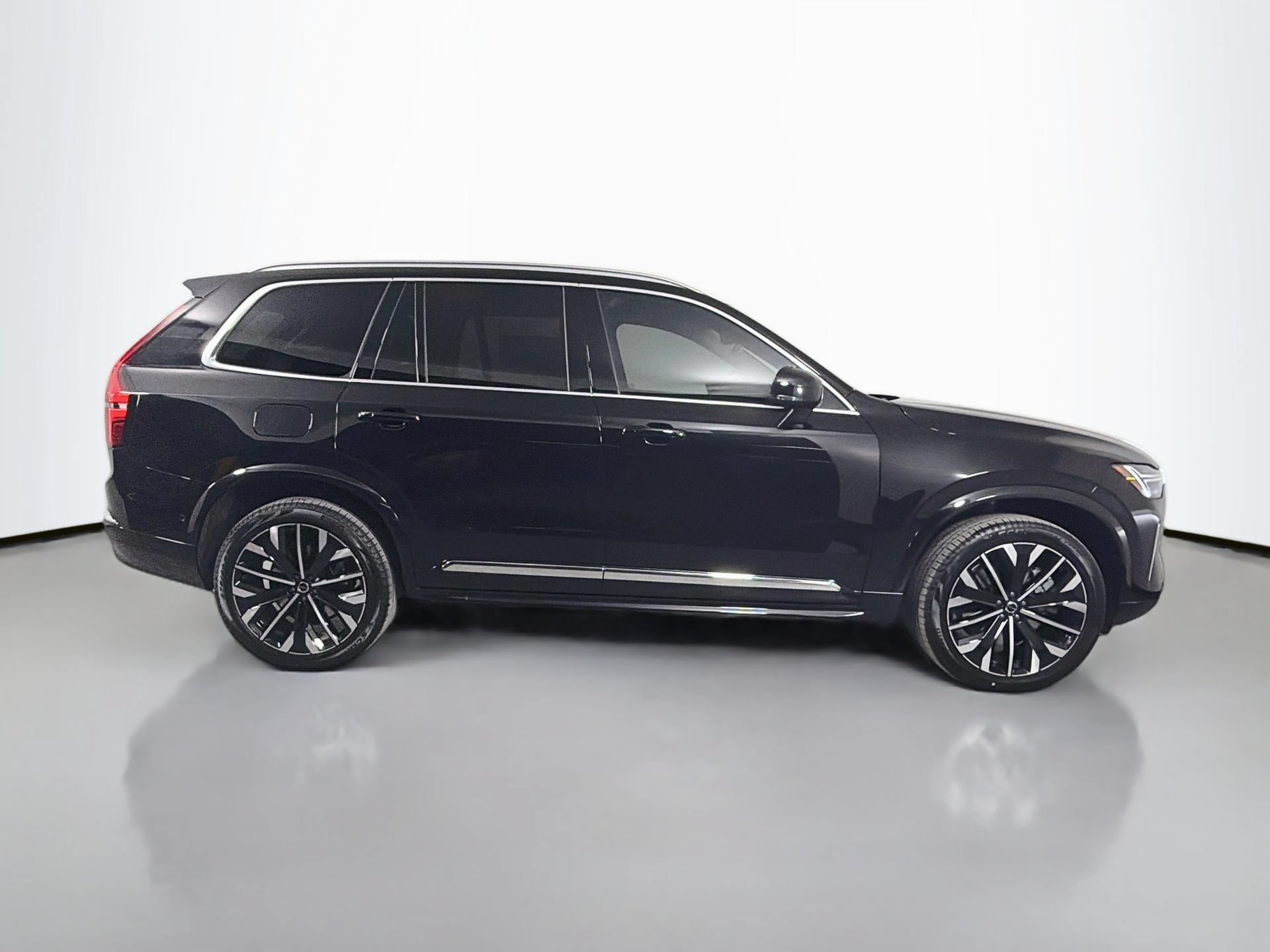 New 2026 Volvo XC90 T8 Plus w/ Protection Package Premier AWD/4WD image 4
