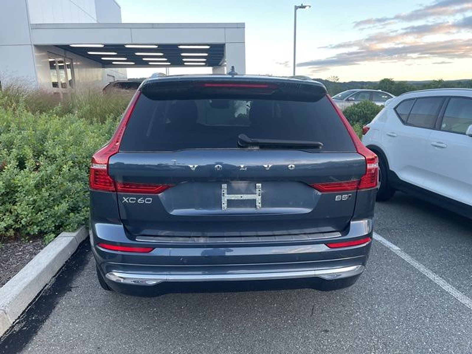 Used 2023 Volvo XC60 B5 Plus w/ Climate Package AWD/4WD image 12