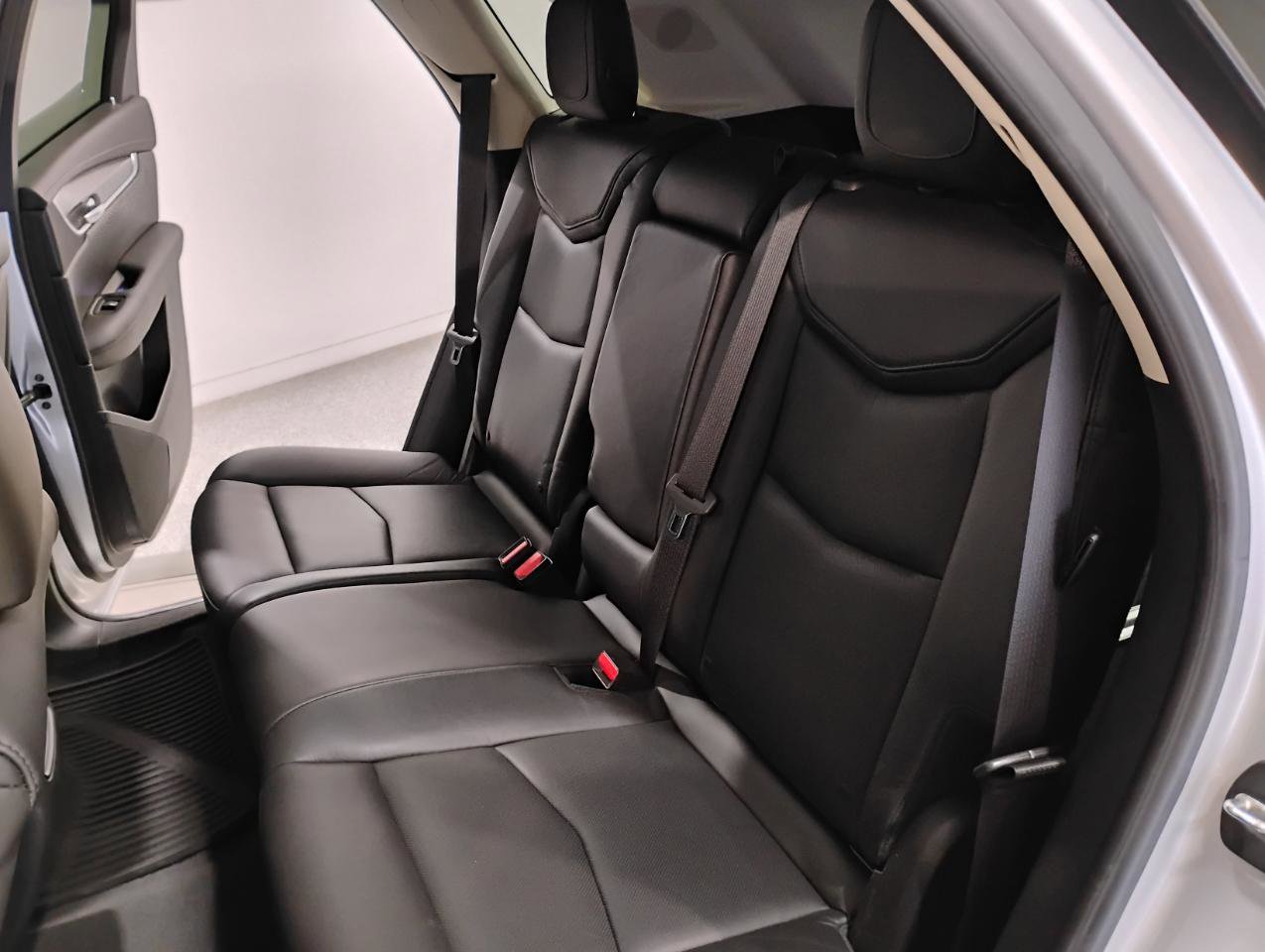 Used 2018 Cadillac XT5 Luxury w/ Driver Awareness Package image 14