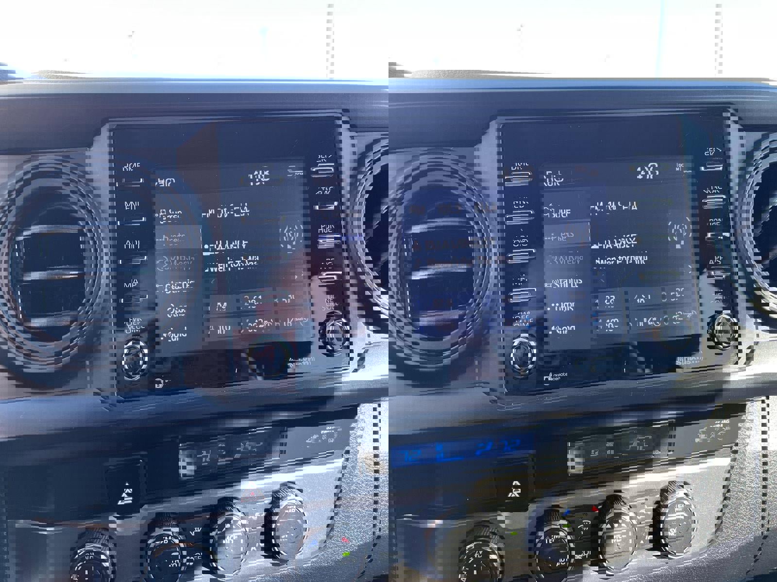 Used 2022 Toyota Tacoma SR image 14