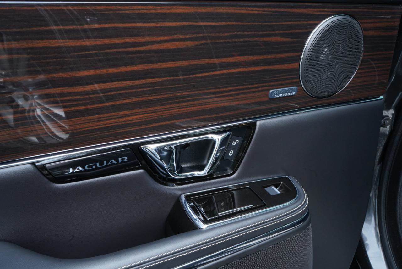 Used 2015 Jaguar XJ L Portfolio AWD/4WD image 45