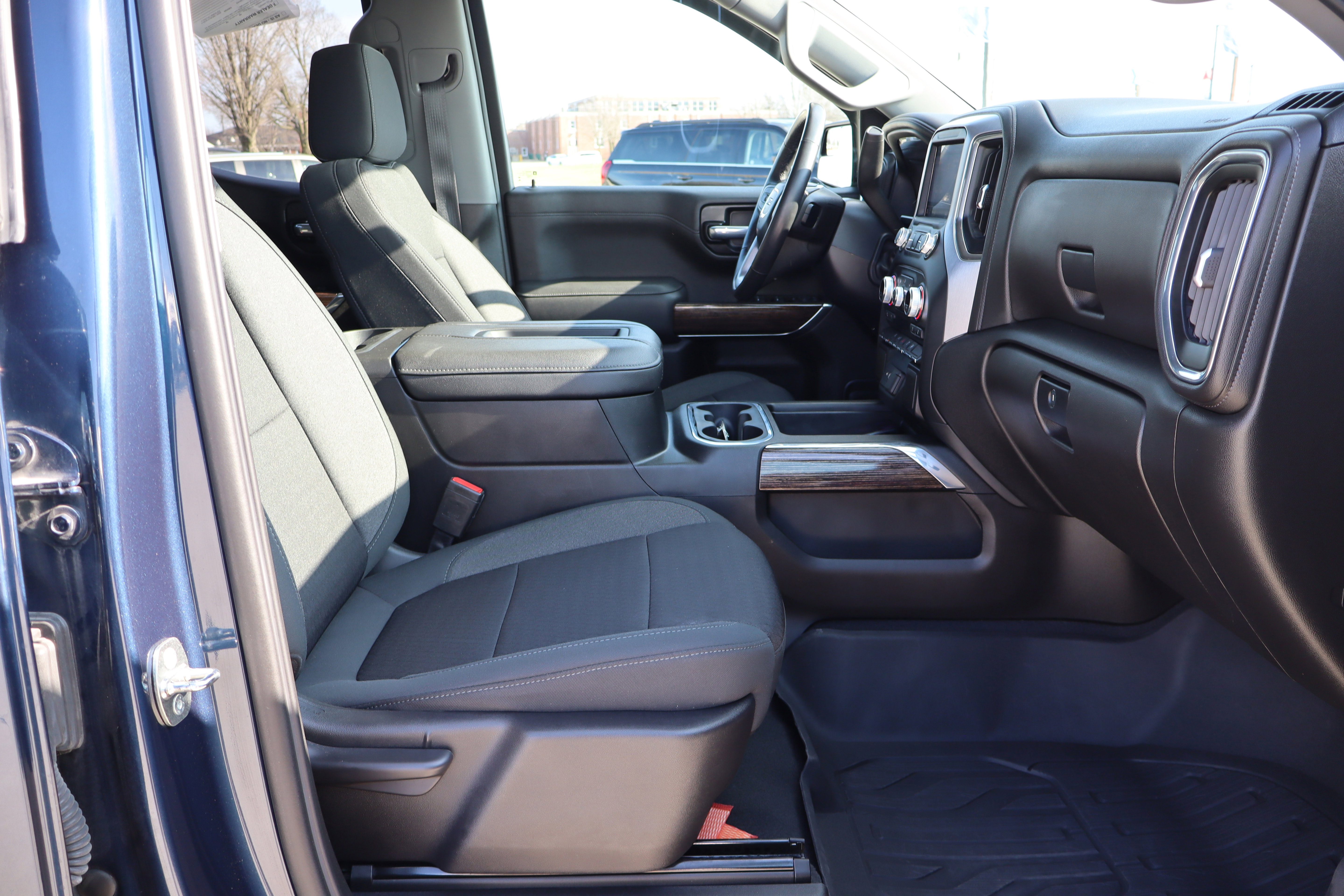 Used 2022 GMC Sierra 1500 Elevation w/ LPO, Elevation Black Package image 13