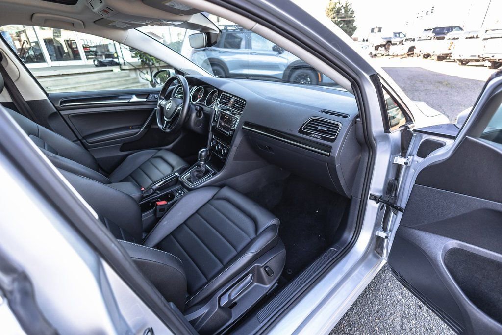 Used 2017 Volkswagen Golf SEL image 28
