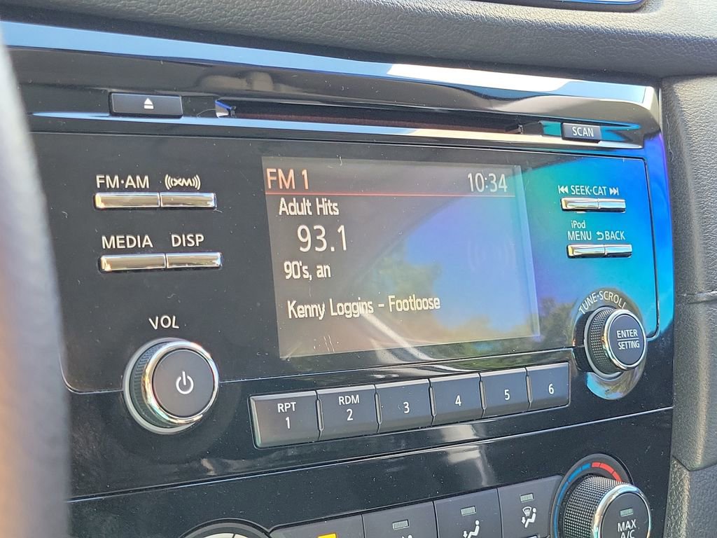 Used 2017 Nissan Rogue S image 31