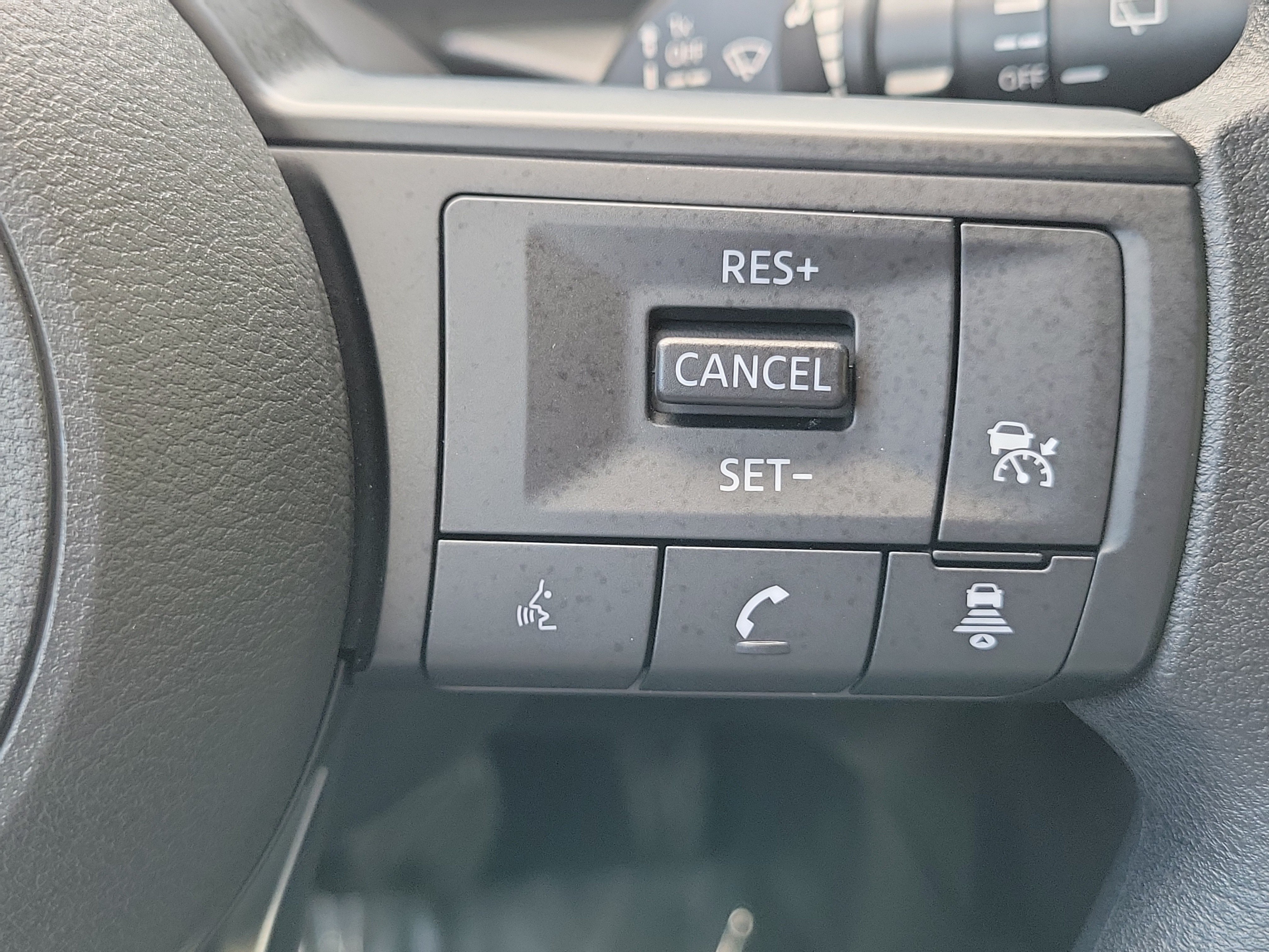 Used 2025 Nissan Kicks SV FWD image 23
