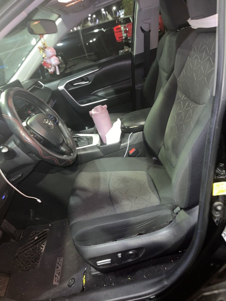 Used 2020 Toyota RAV4 XLE image 8