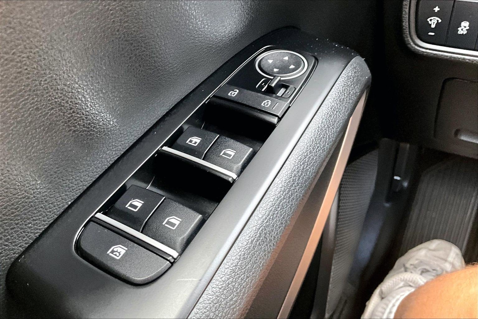 Used 2024 Kia Soul LX w/ Option Group 015 FWD image 32