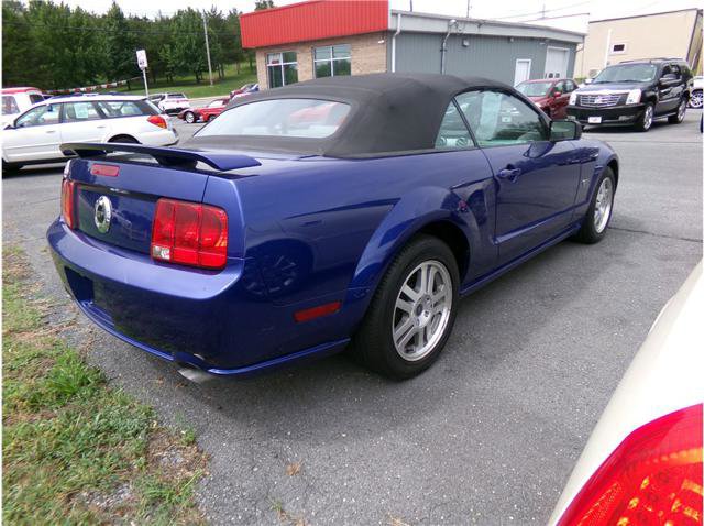 Used 2005 Ford Mustang GT RWD image 22