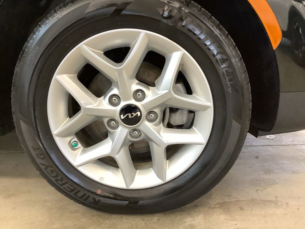 Certified 2025 Kia Soul LX w/ LX Technology Package FWD image 24