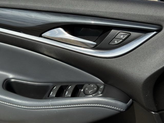 Used 2022 Buick Enclave Essence FWD image 26
