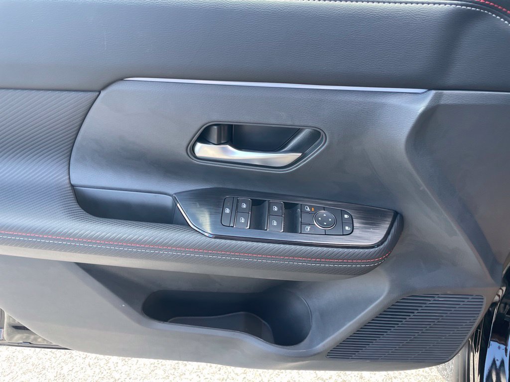 New 2026 Nissan Kicks SR AWD/4WD image 8