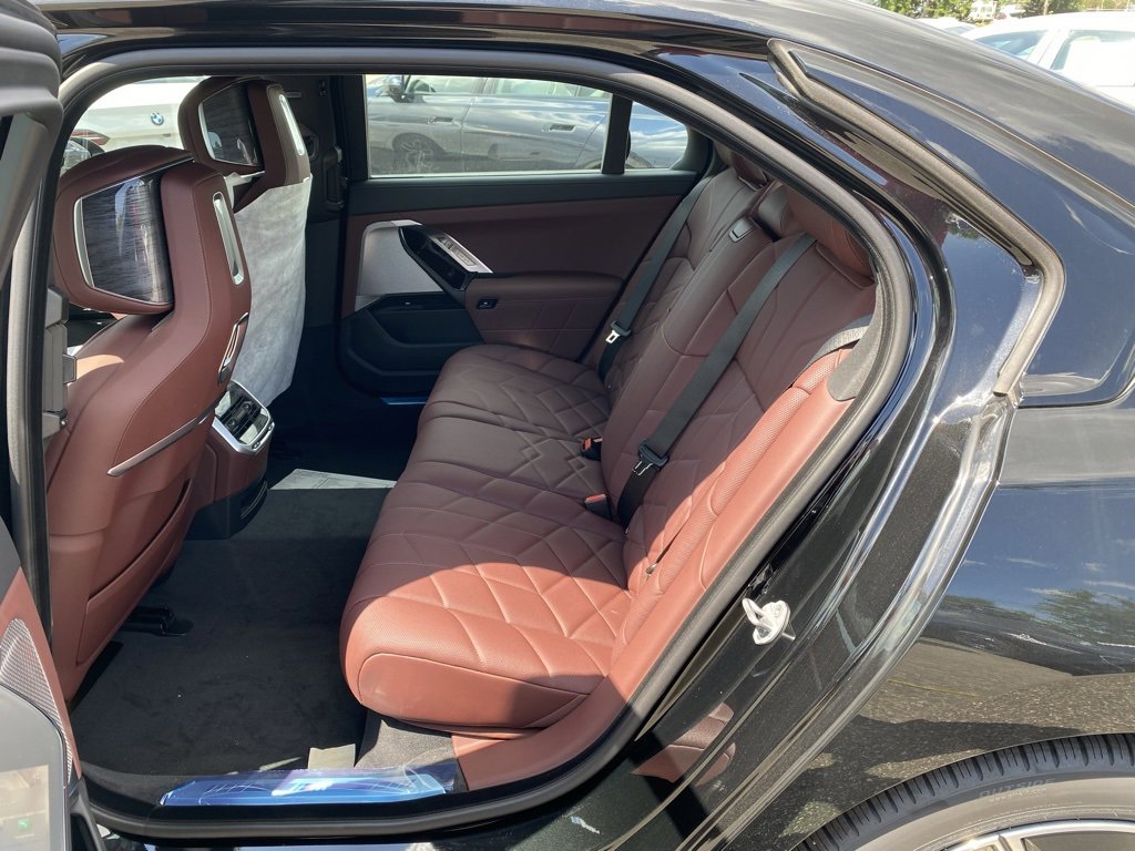 New 2025 BMW i7 xDrive60 image 9