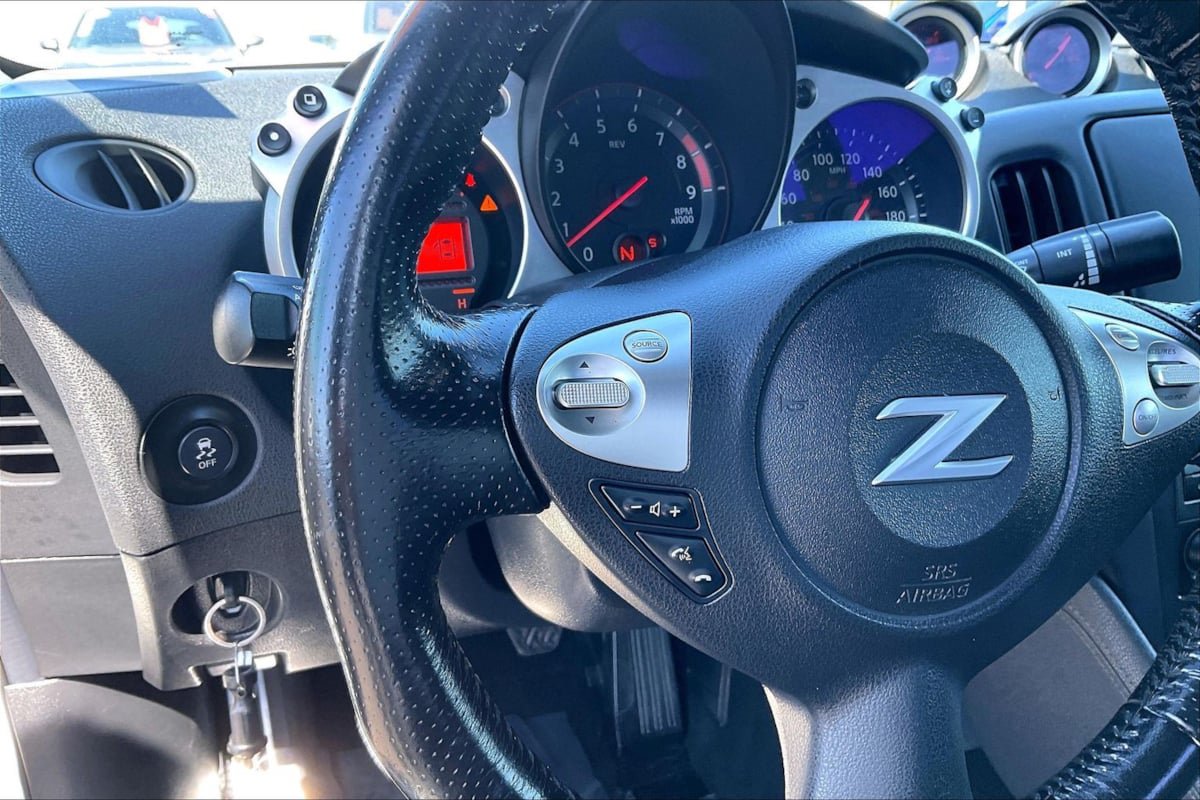 Used 2020 Nissan 370Z Coupe RWD image 15