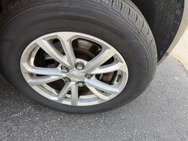 Used 2017 Chevrolet Equinox LT w/ Convenience Package FWD image 5