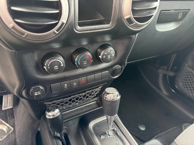 Used 2016 Jeep Wrangler Unlimited Sport w/ Connectivity Group AWD/4WD image 18