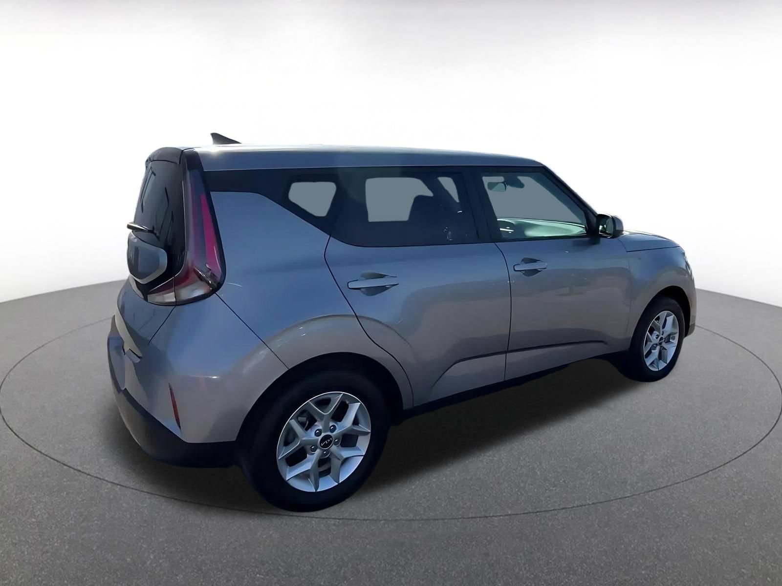 Used 2025 Kia Soul LX w/ LX Technology Package FWD image 14