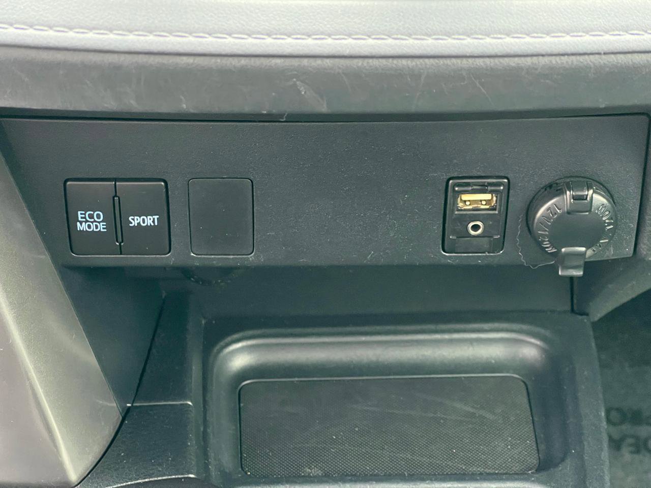 Used 2016 Toyota RAV4 LE AWD/4WD image 26