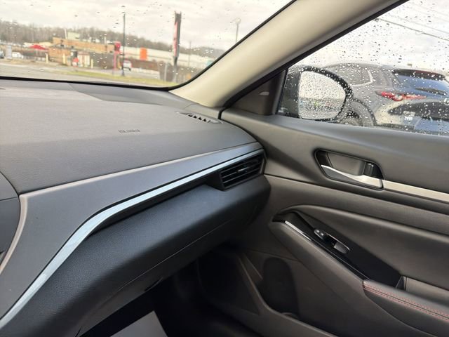 Used 2025 Nissan Altima 2.5 SR image 23