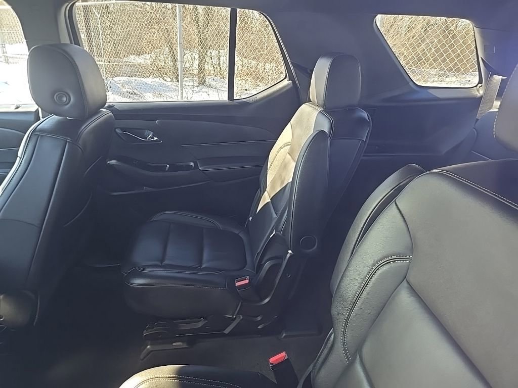 Used 2023 Chevrolet Traverse LT image 4
