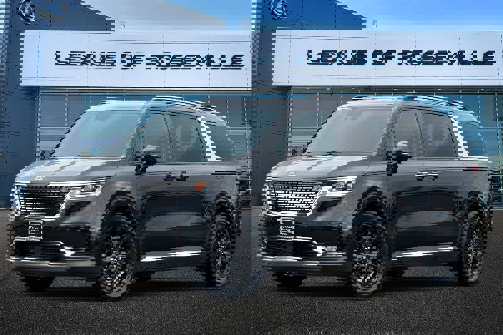 Used 2024 Kia Carnival SX Prestige image 1