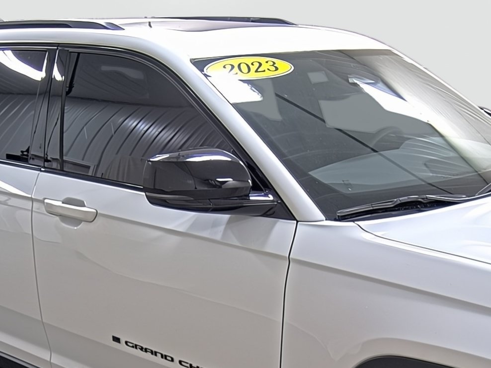 Used 2023 Jeep Grand Cherokee Altitude AWD/4WD image 15
