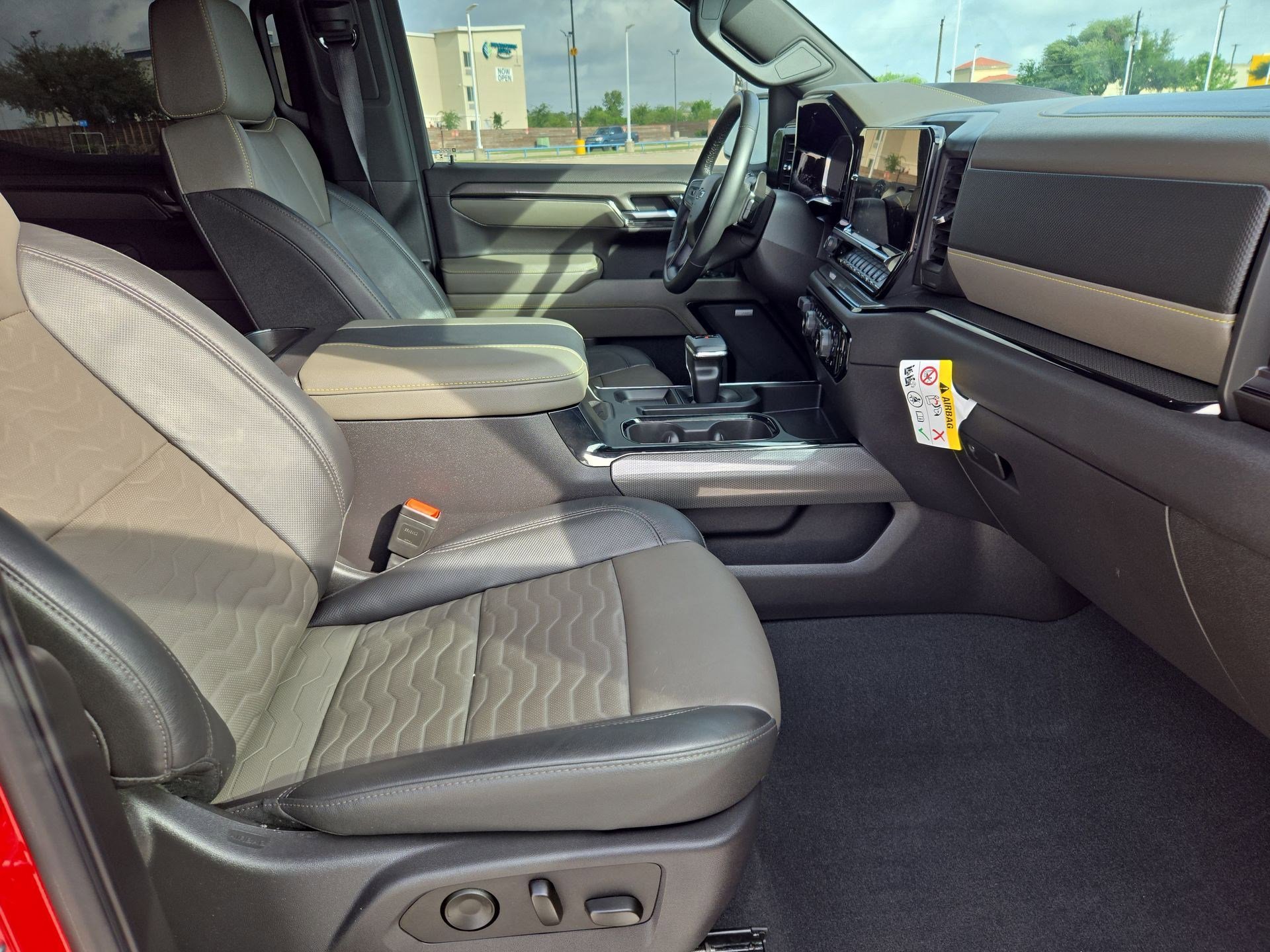 Used 2024 Chevrolet Silverado 1500 ZR2 w/ Technology Package image 33