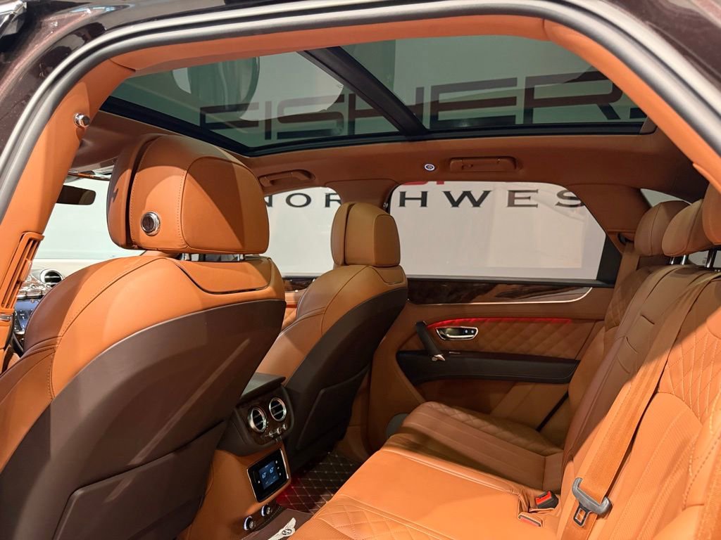 Used 2018 Bentley Bentayga AWD/4WD image 30