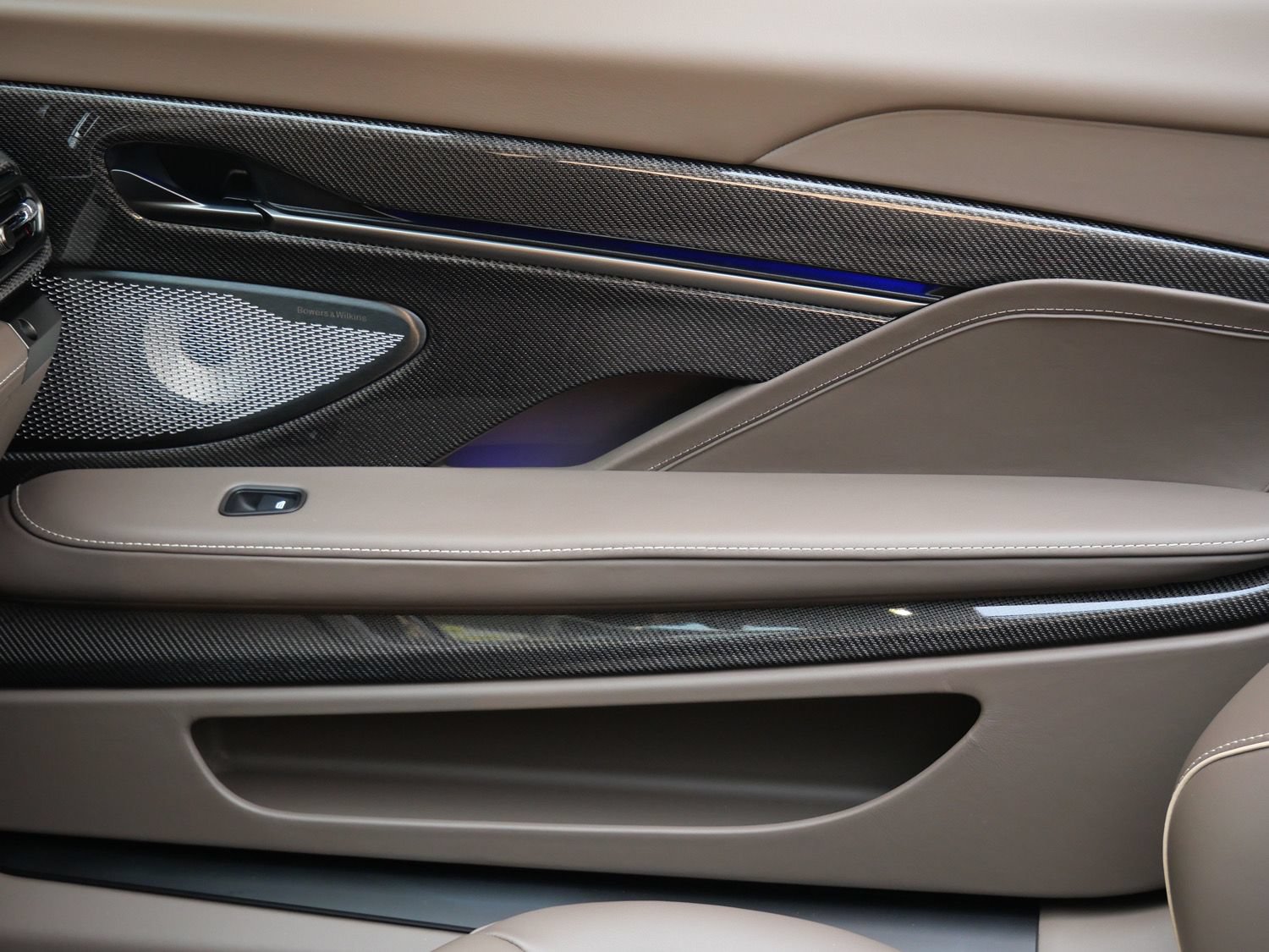 New 2026 Aston Martin Vanquish Convertible RWD image 24