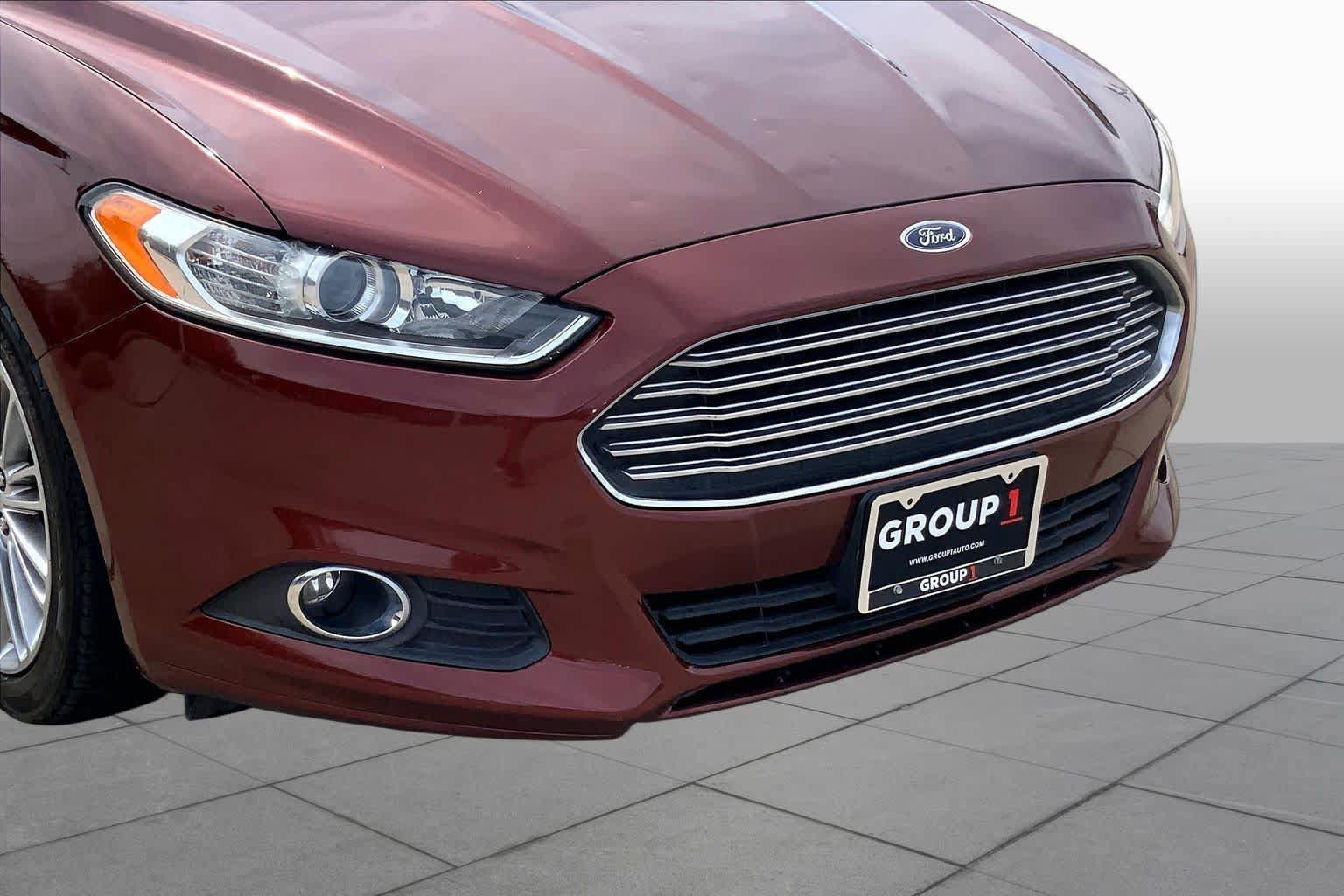 Used 2016 Ford Fusion SE w/ Equipment Group 202A FWD image 29