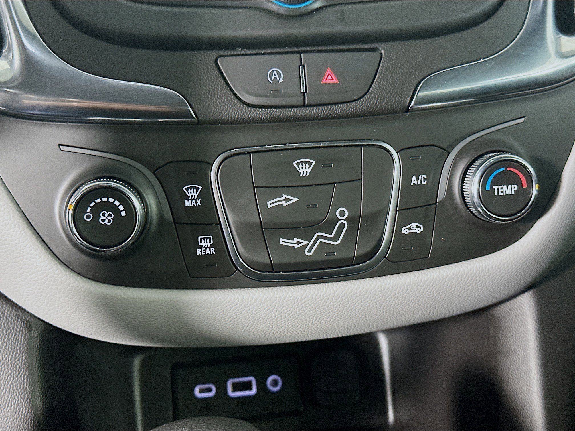 Used 2024 Chevrolet Equinox LS w/ LS Convenience Package image 23