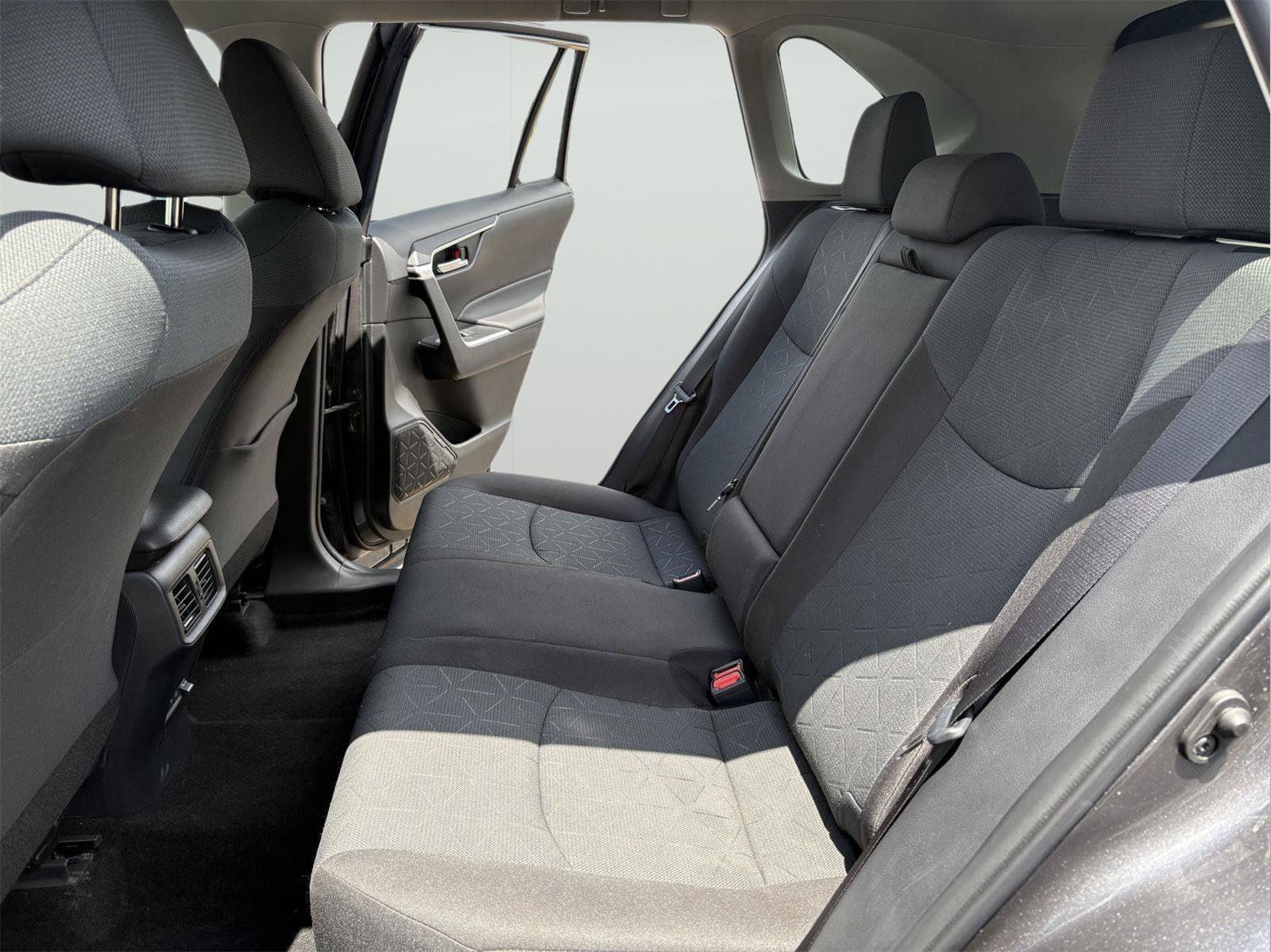 Used 2025 Toyota RAV4 XLE AWD/4WD image 13