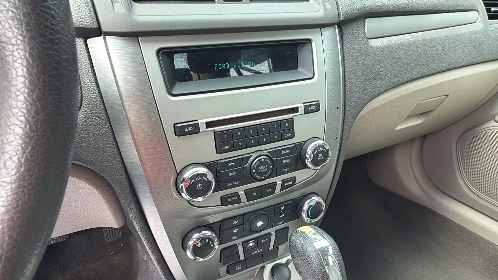 Used 2011 Ford Fusion SE FWD image 10