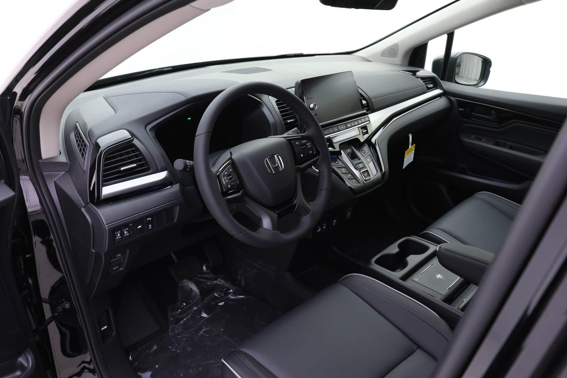 New 2026 Honda Odyssey Touring image 3