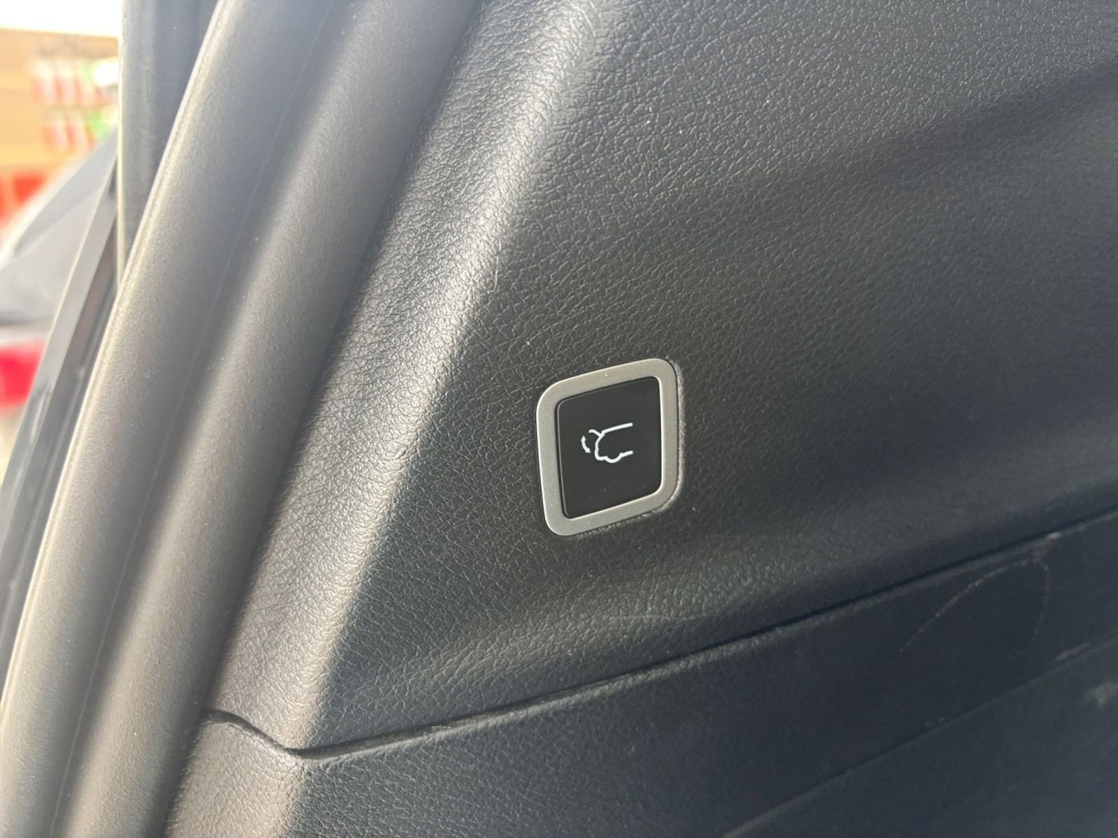 Used 2025 Chrysler Pacifica Limited image 24