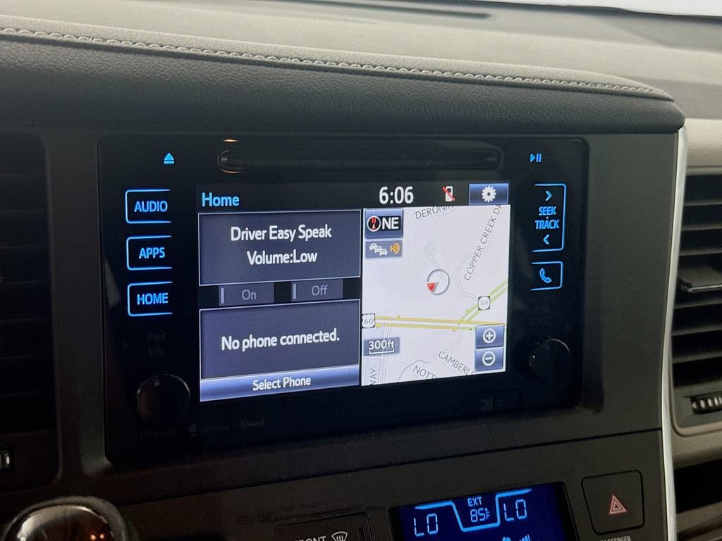 Used 2017 Toyota Sienna XLE w/ XLE Navigation Package FWD image 15