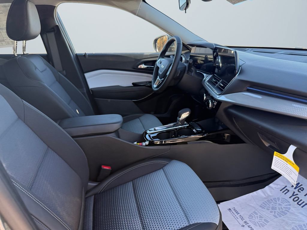 New 2025 Chevrolet Trax LT w/ Driver Confidence Package image 15
